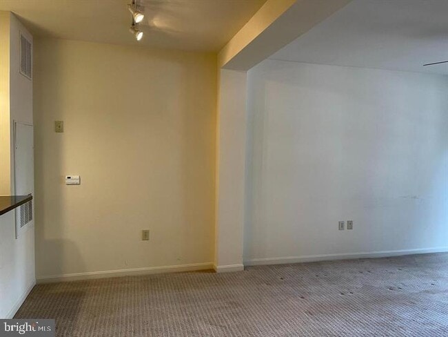 Building Photo - 2665 Prosperity Ave