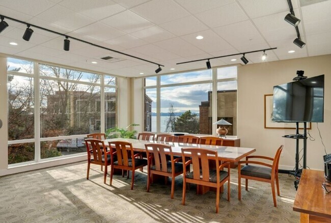 Building Photo - 2Bd/1.75Ba Kirkland Condo