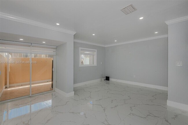 Building Photo - 6325 SW 138th Ct