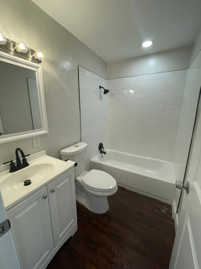 Building Photo - 3 BED/1 BATH, AVAILABLE NOW!