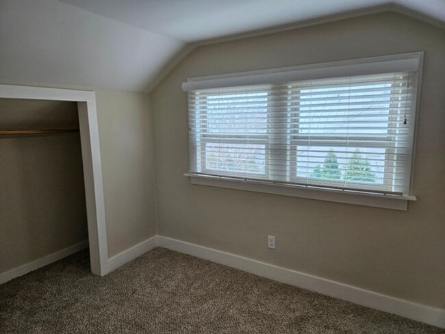 Building Photo - 4Bd/1Ba two story home - For viewing