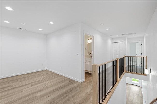 Building Photo - 2015 W 9th Ave