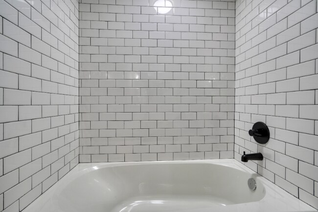 Building Photo - 6722 Brentwood Ave