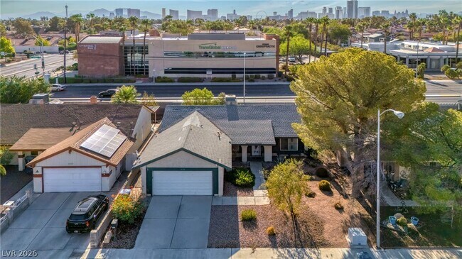 Building Photo - 3730 Greenwood Dr