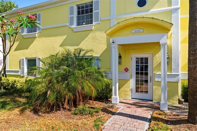 Building Photo - 201 Pompano Dr SE