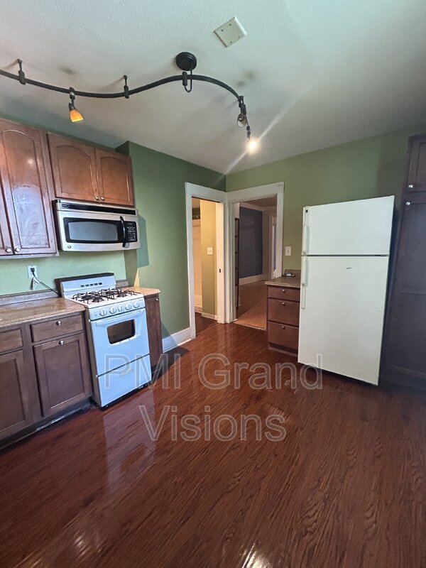 Building Photo - 321 A St
