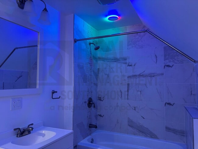 Building Photo - 4Bed/2Bath/1-Acre - A Private Oasis and a Touch of Luxury