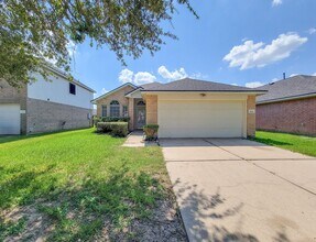 Building Photo - BEAUTIFUL 3 BEDROOM 2 BATH WITH WOOD TILE THROUGHOUT THE HOUSE!