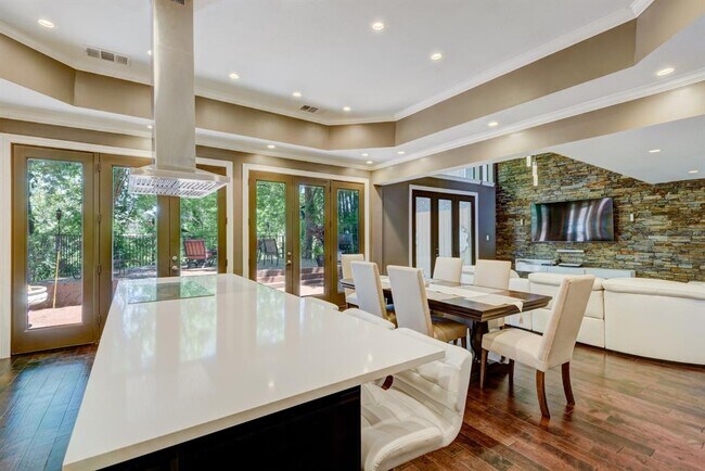 Building Photo - 4734 Post Oak Timber Dr
