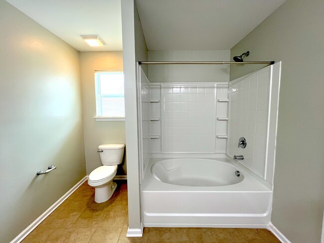 Building Photo - 291 Ranlo Ave