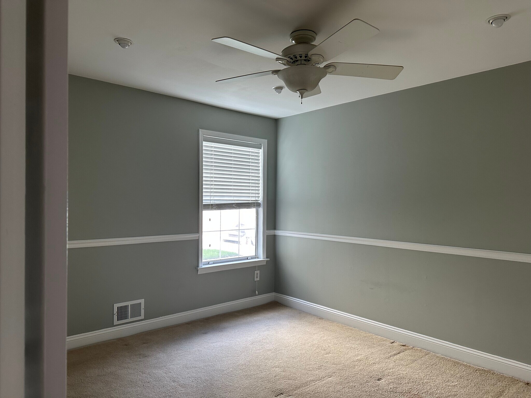 2nd Bedroom - 131 Country Club Dr