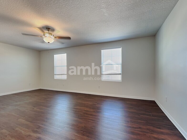 Building Photo - 35900 Jenny Lynne Cir