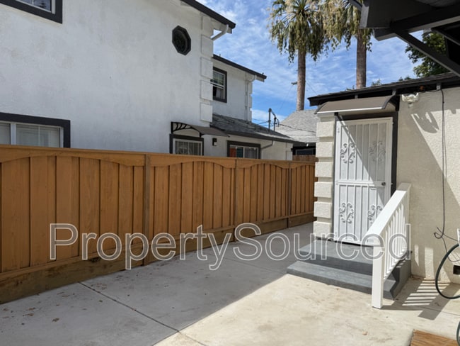 Building Photo - 949 Windeler Ave