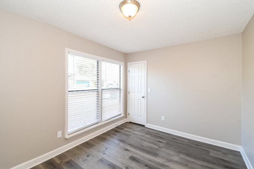 Building Photo - 7974 Amandas Crossing Dr E