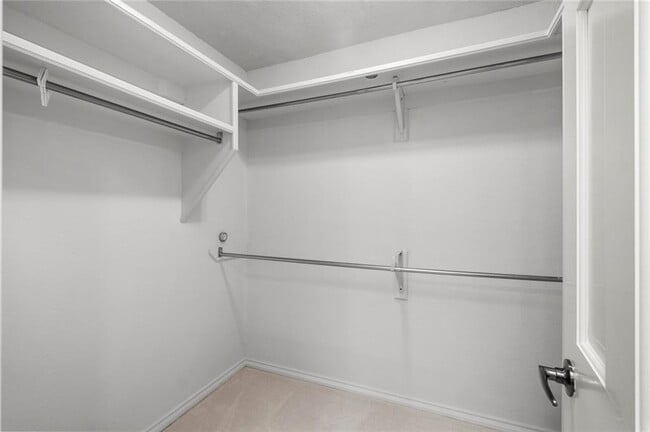 Building Photo - 9 W Augusta Ct