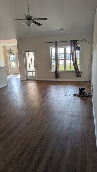 Building Photo - 409 Arecales Dr