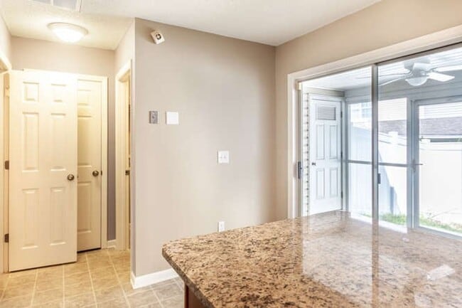 Building Photo - Updated Townhouse