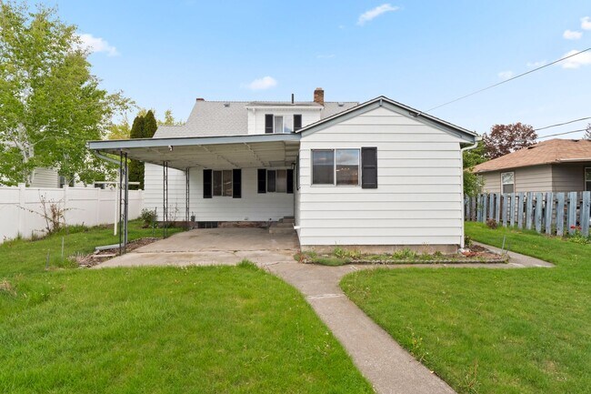 Building Photo - Remodeled 4 Bed 1 Bath Shadle home Move-in Ready