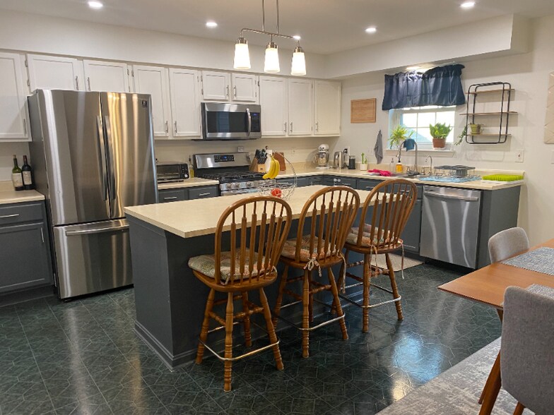 Building Photo - 78 Shady Ln