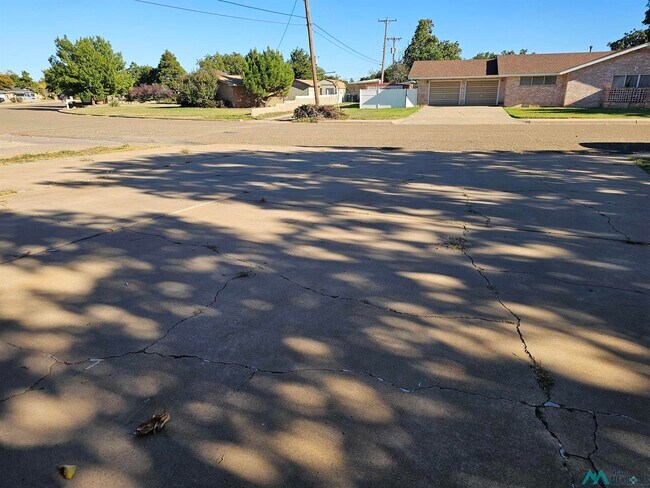 Building Photo - 1801 Eastridge Dr