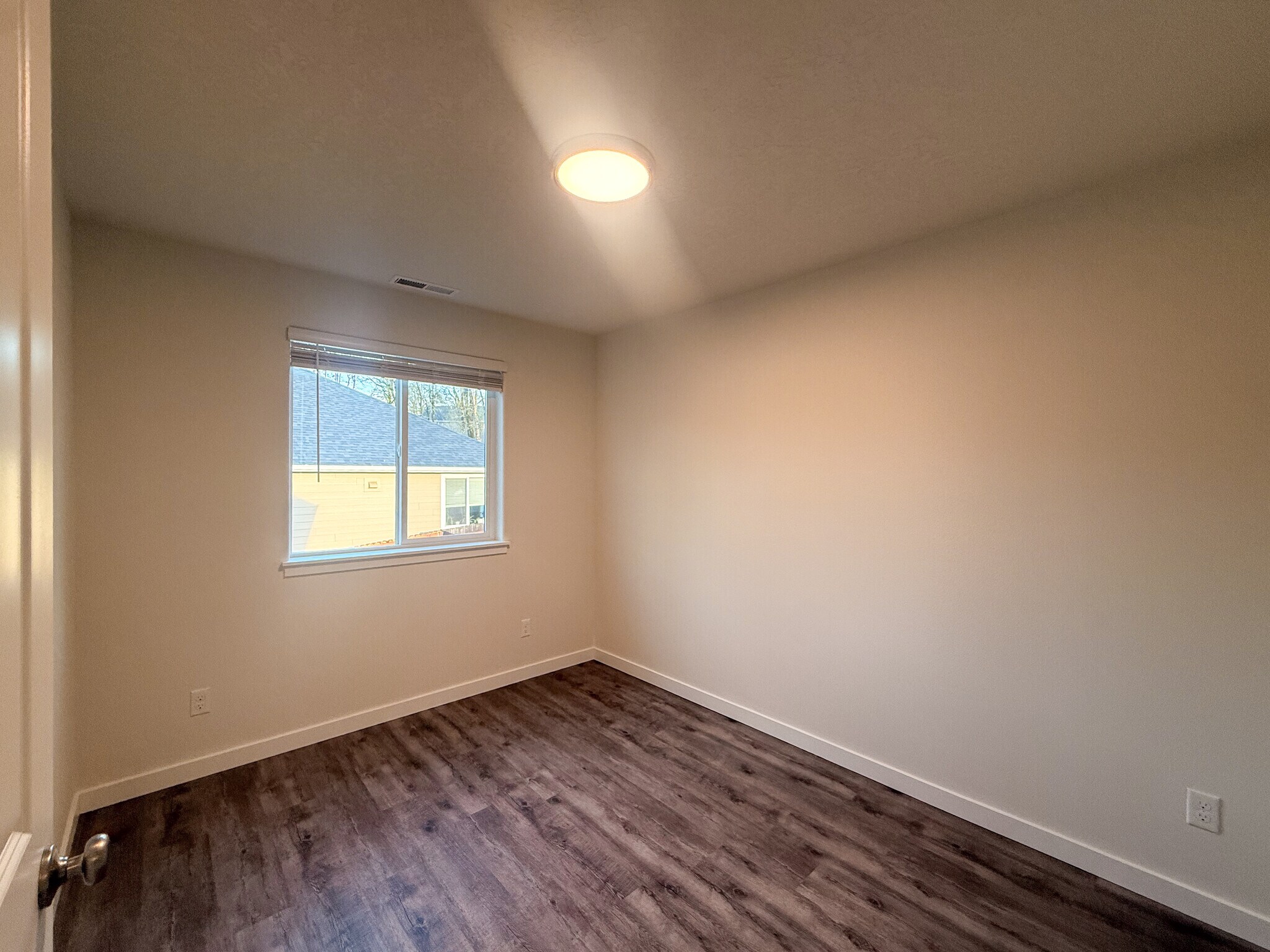 Building Photo - 507 NW Hillcrest Dr