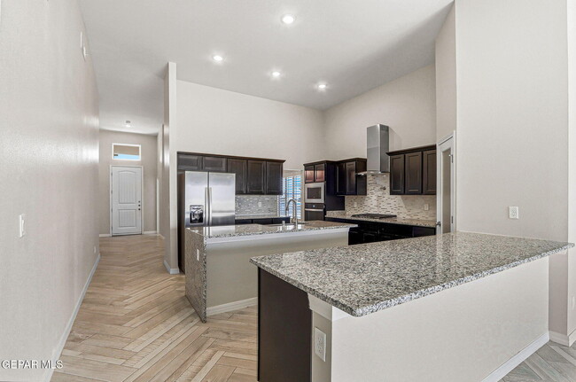 Building Photo - 925 Louisiana Downs Ave