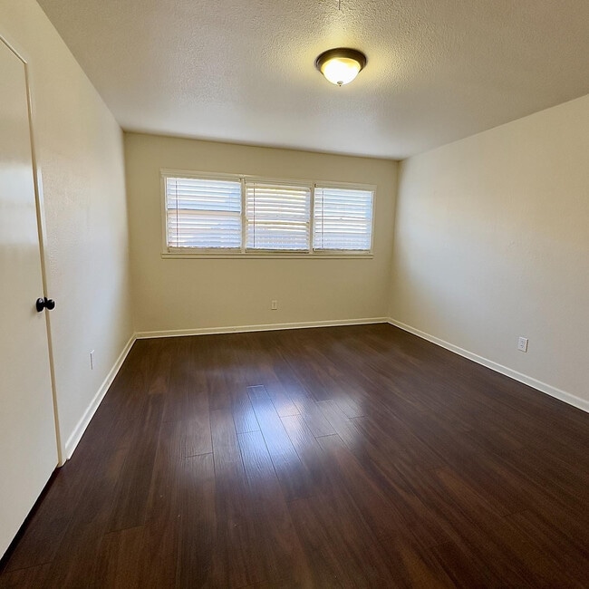 Building Photo - 5411 9th St