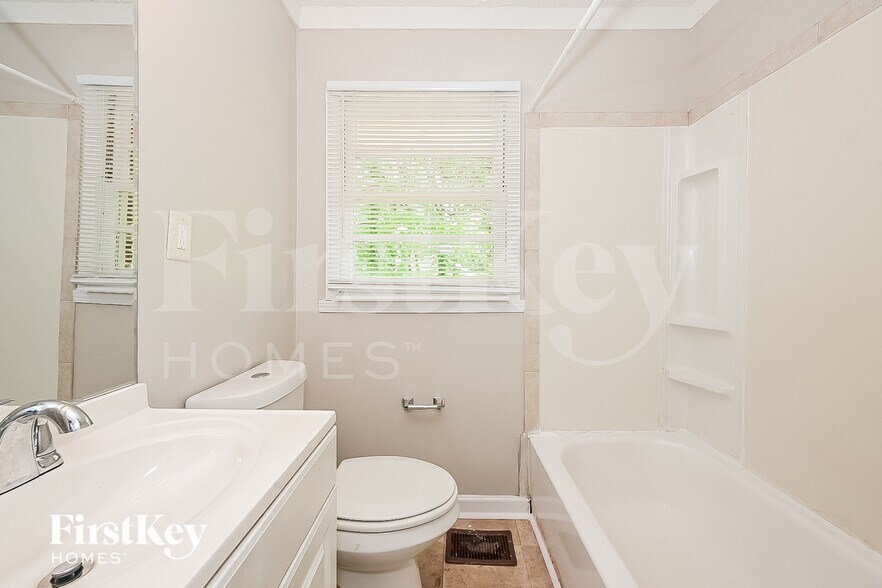 Building Photo - 5632 Cypress Dr