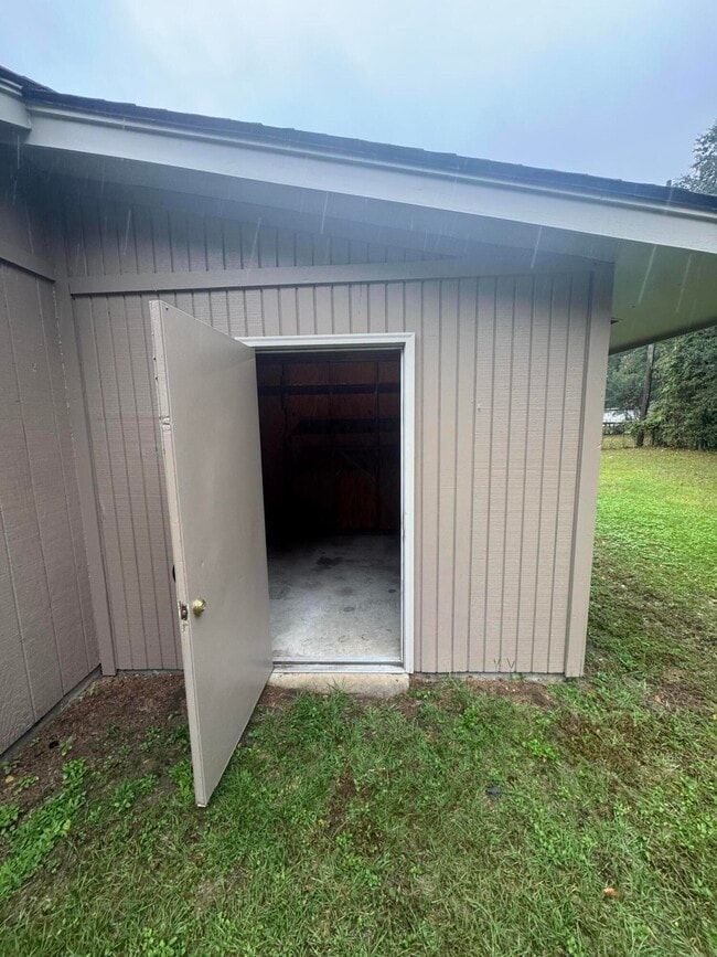 Building Photo - 855 Whatley St