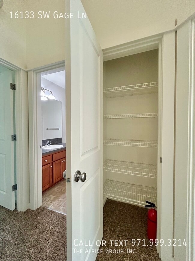 Building Photo - 16133 SW Gage Ln