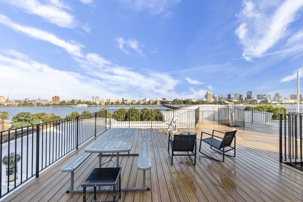 Building Photo - 520 Beacon St