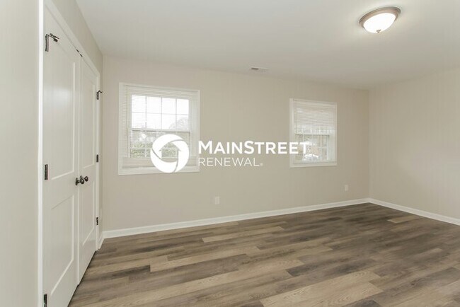 Building Photo - 2 Bedroom Pet-Friendly Home in CHARLOTTE, ...