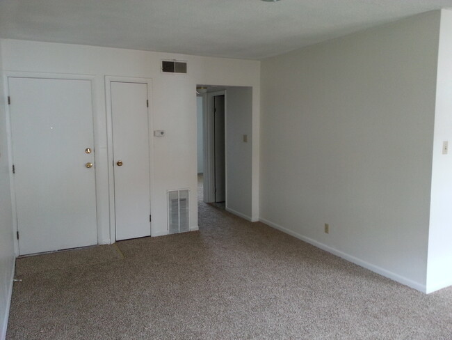 Building Photo - 1 bedroom, 1 bath condo in Coralville