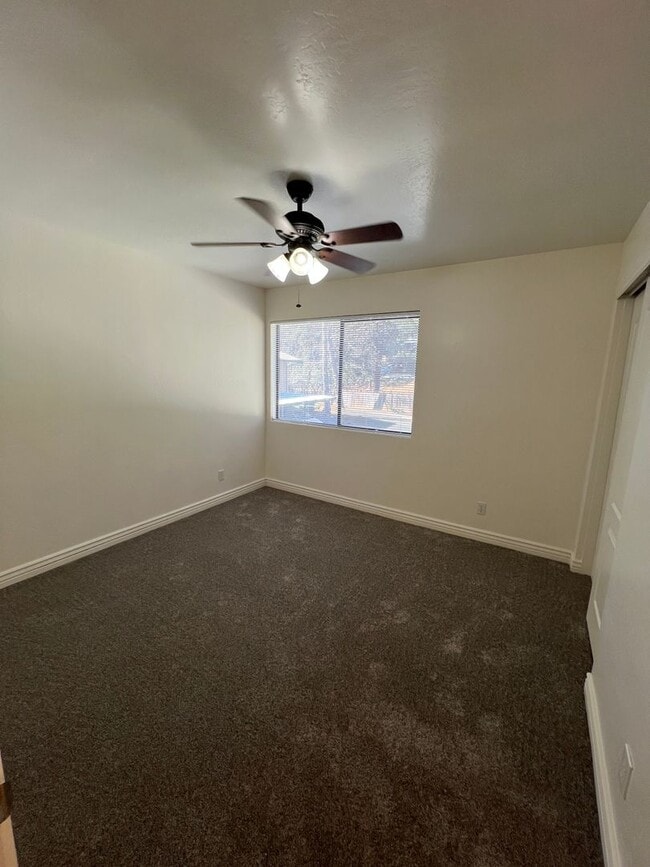 Building Photo - RENT REDUCED! Village at University Height...