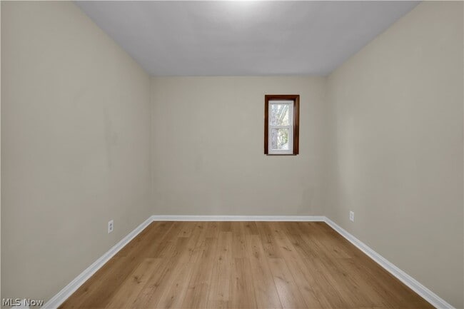 Building Photo - 478 E 222nd St