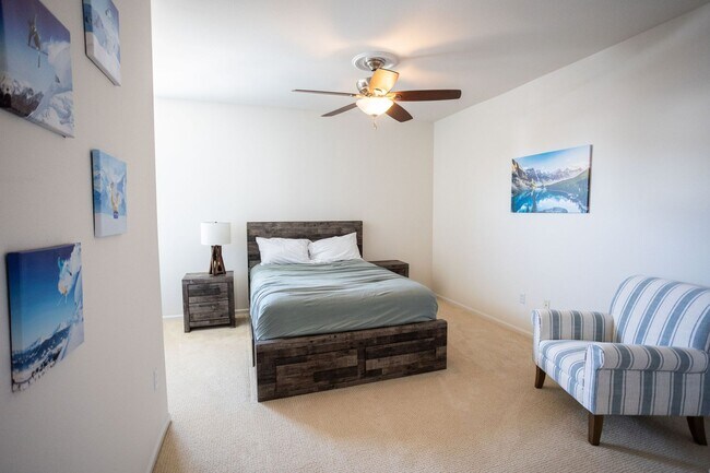 Building Photo - 2960 Newport Cir