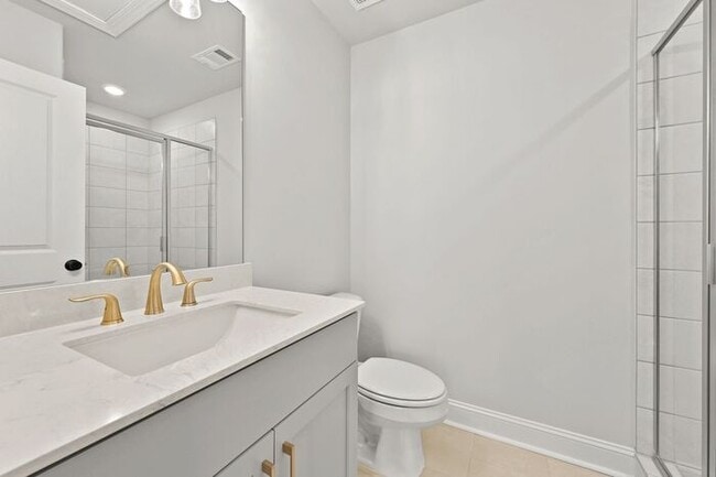 Building Photo - Beautiful 5 bedroom house in Bellmoore Par...