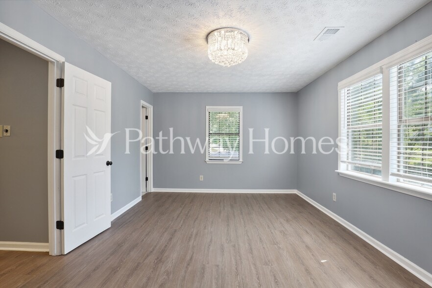 Building Photo - 4254 Southvale Dr