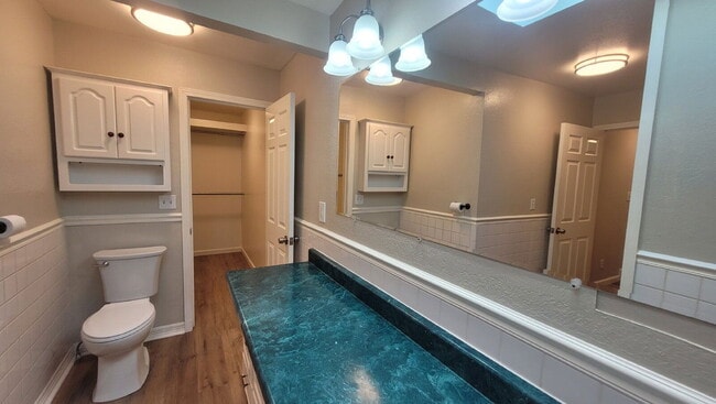 Building Photo - 643 NE Channon Ave