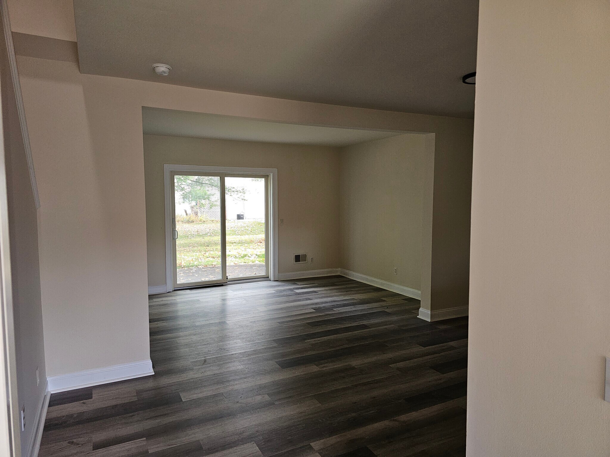 Building Photo - 17 Troy Ln