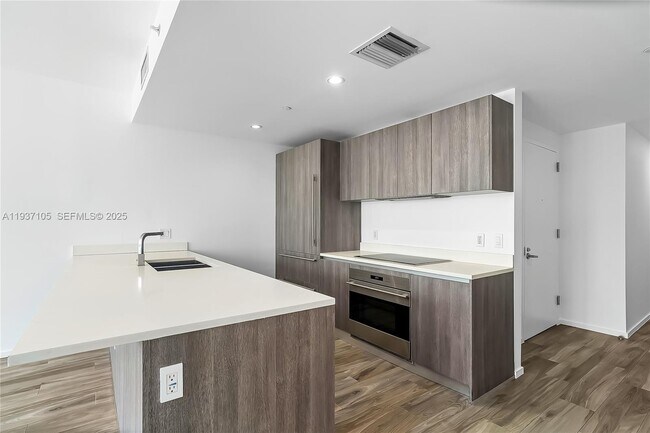 Building Photo - 801 S Miami Ave