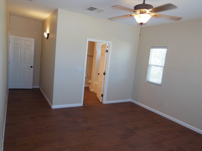 Building Photo - Swamp Cooler, Central AC and Tile Throughout!