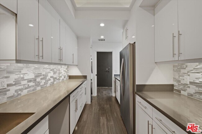 Building Photo - 2175 S Beverly Glen Blvd