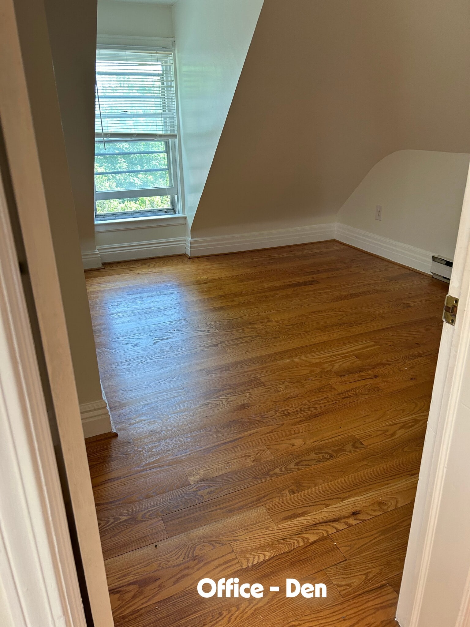 DEN/OFFICE - 144 Dartmouth St