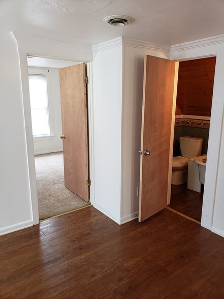 Building Photo - 557 4th St