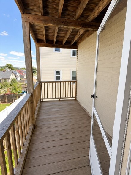 Building Photo - 118 Vernal St