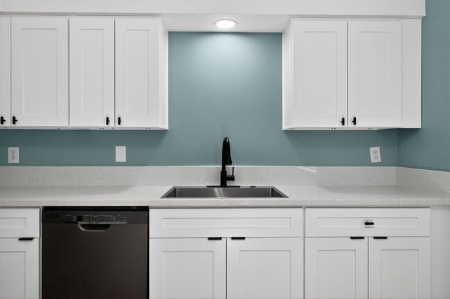 Building Photo - 44440 Acacia Dr