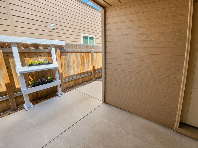 Building Photo - Easy-Living 3 Bed, 2 Bath Home with Double Garage, Pool Access & Private Courtyard