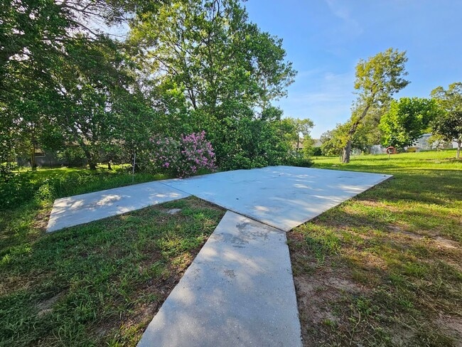 Building Photo - 3/2/1 Home for rent in Spring Hill 34609