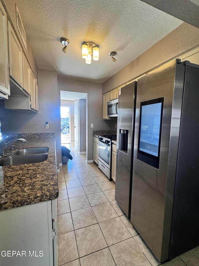 Building Photo - 701 Porras Dr